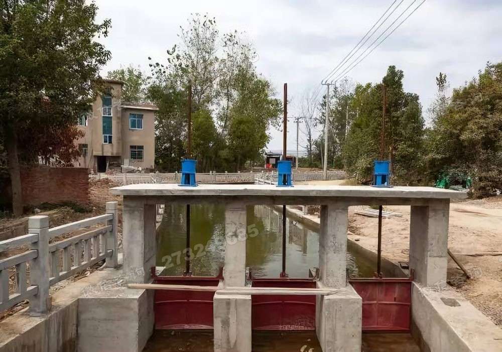 铁岭三孔渠道闸门