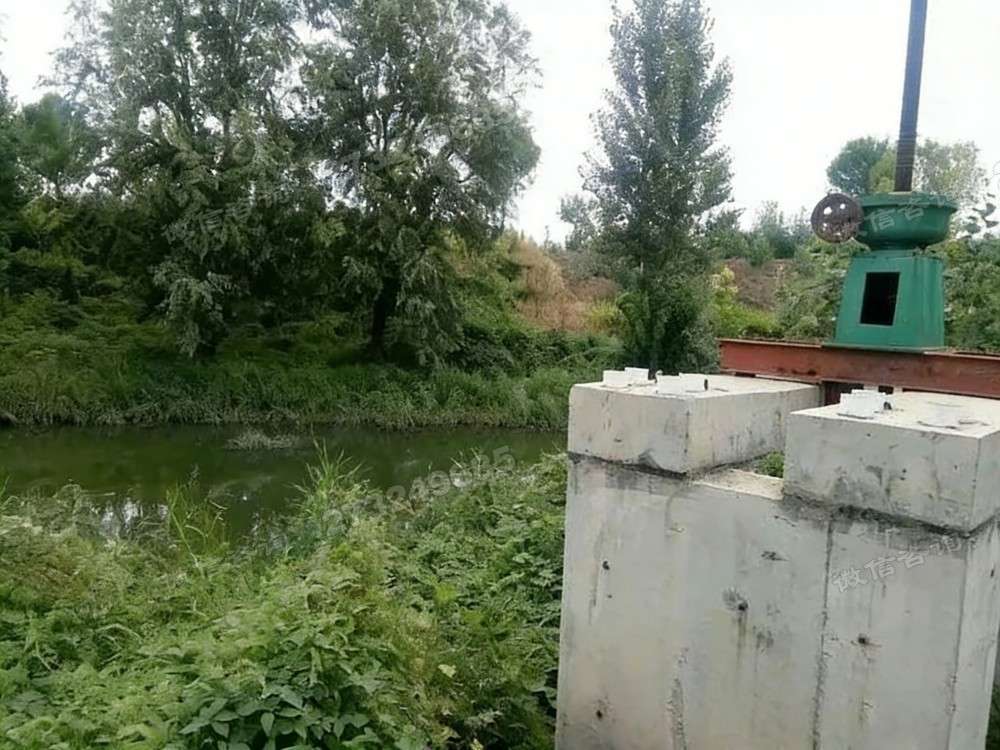 保定河边单吊点铸铁闸门