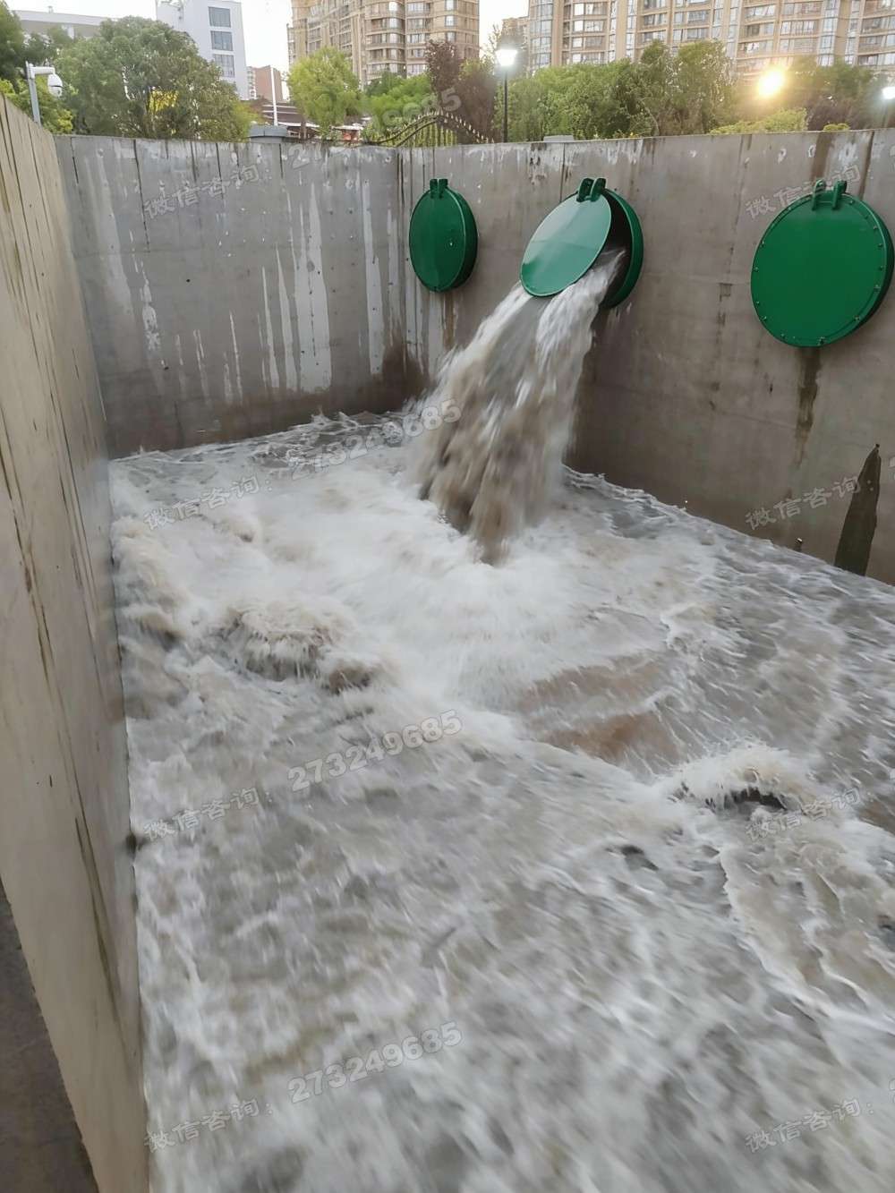 绿色铸铁拍门